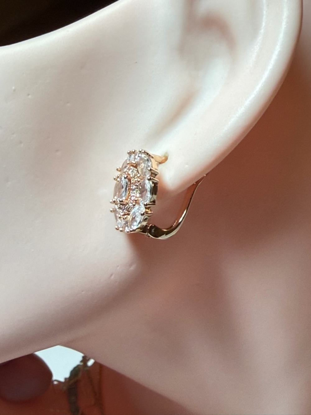 Elegant Luxury Hoop Earrings Featuring Oval Crystal & White Zircon. - Picture 7 of 9